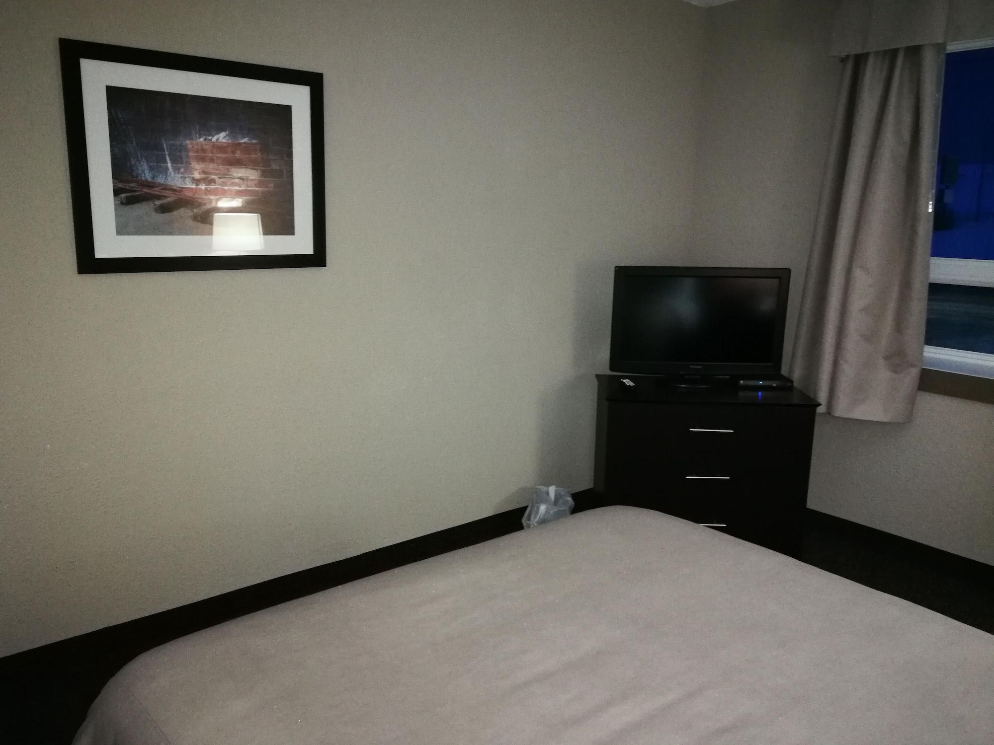 Super 8 by Wyndham Timmins ON Hotel Bagian luar foto