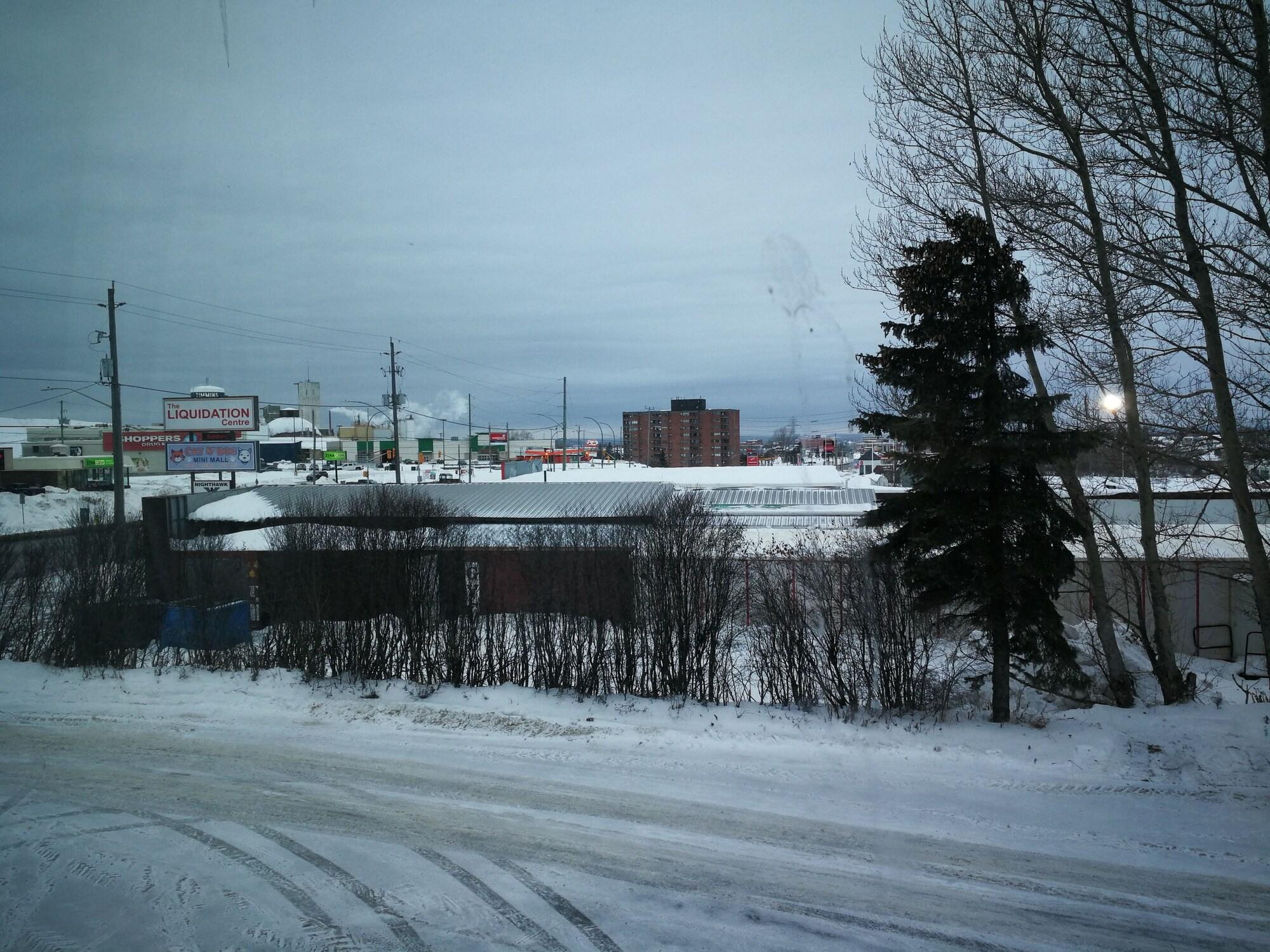 Super 8 by Wyndham Timmins ON Hotel Bagian luar foto