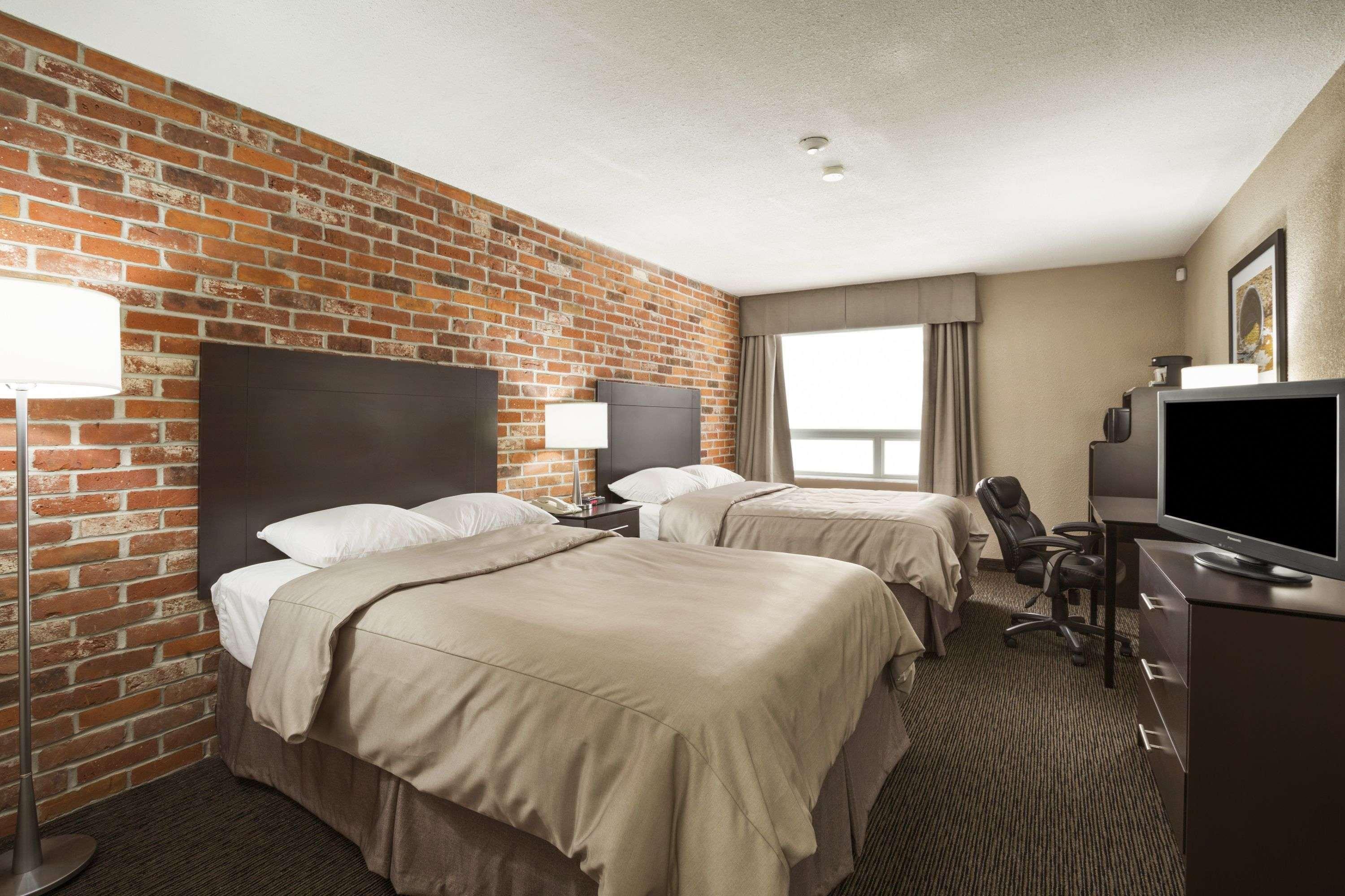 Super 8 by Wyndham Timmins ON Hotel Bagian luar foto