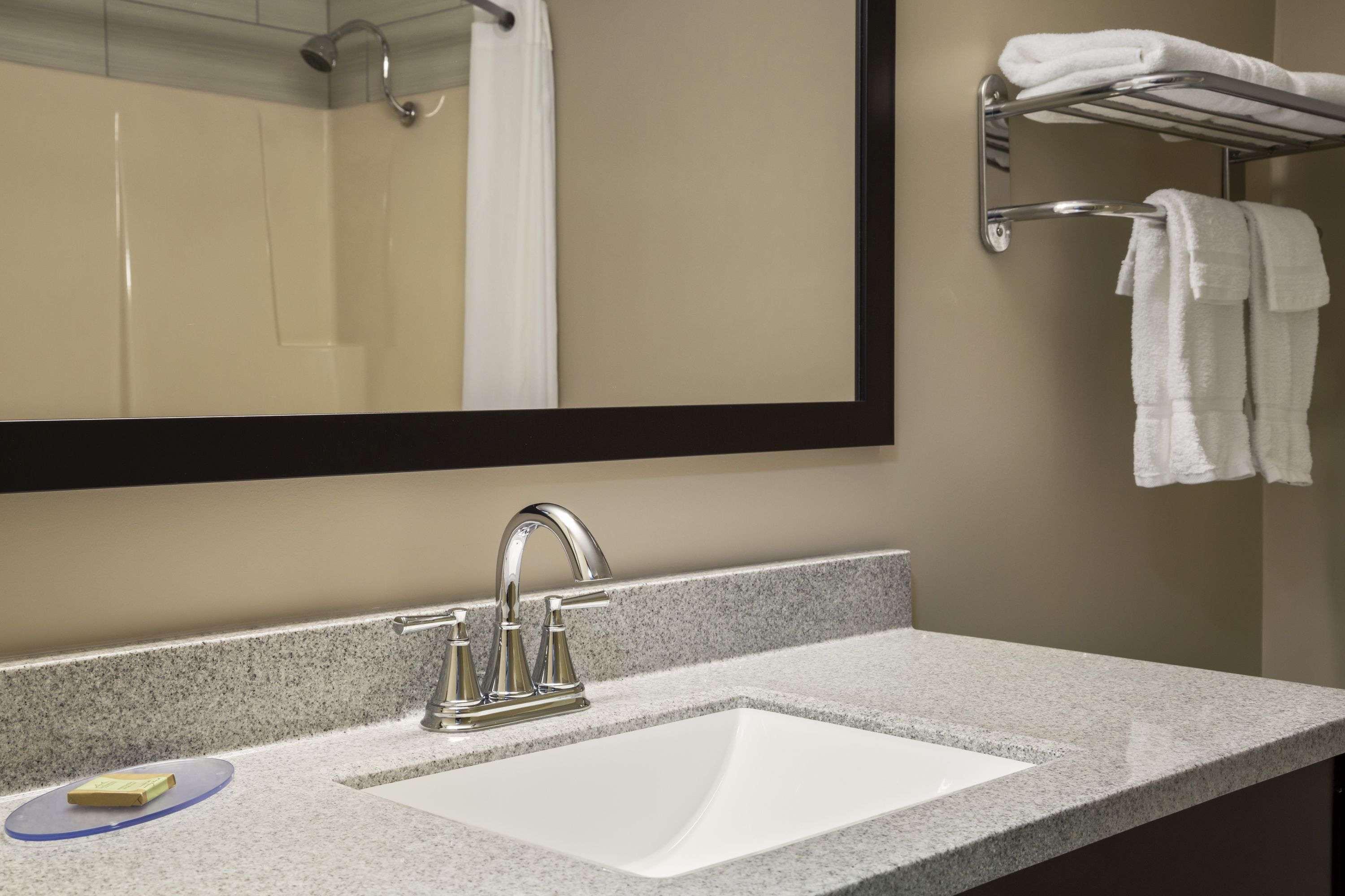 Super 8 by Wyndham Timmins ON Hotel Ruang foto