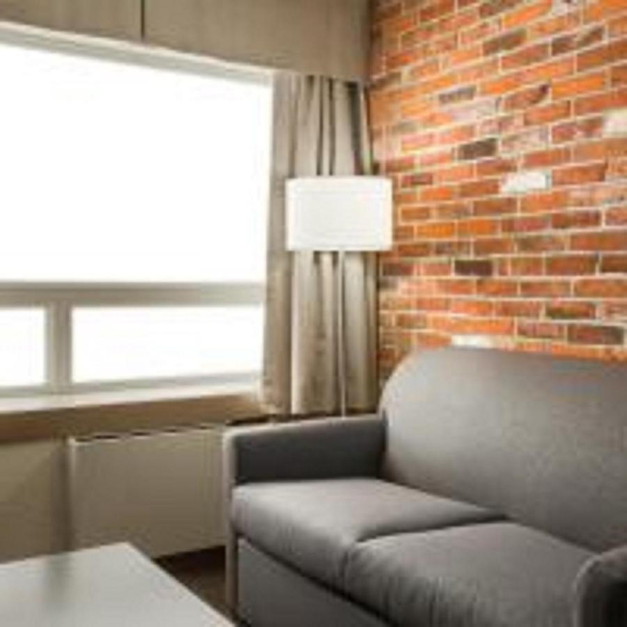 Super 8 by Wyndham Timmins ON Hotel Bagian luar foto