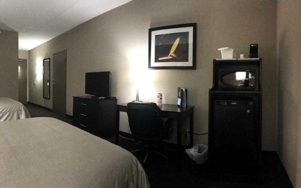 Super 8 by Wyndham Timmins ON Hotel Bagian luar foto