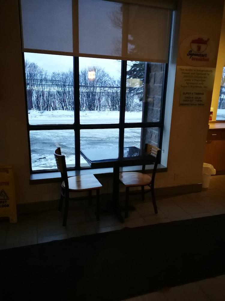 Super 8 by Wyndham Timmins ON Hotel Bagian luar foto