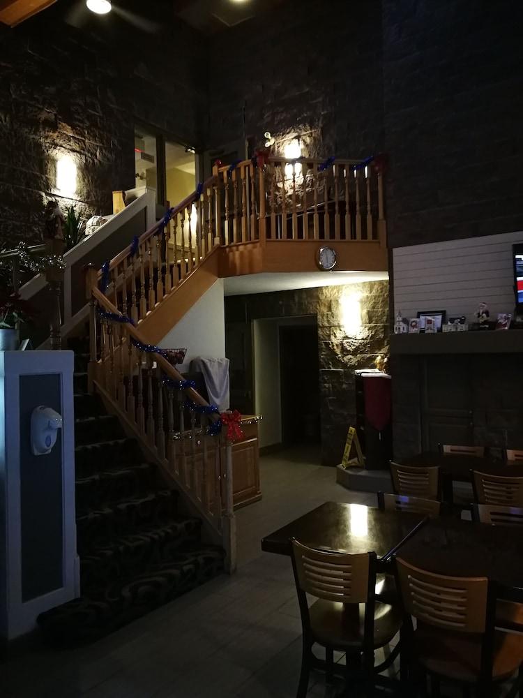 Super 8 by Wyndham Timmins ON Hotel Bagian luar foto